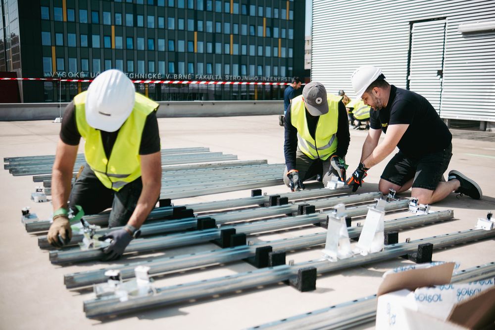 Van der Valk constructions